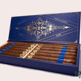 Box of Crowned Heads Azul y Oro Limited Edition - Full Bodied Dominican Cigar