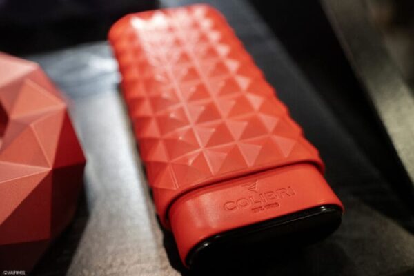 Colibri Quasar Triple Cigar Case Feature 768x512 2omwL9