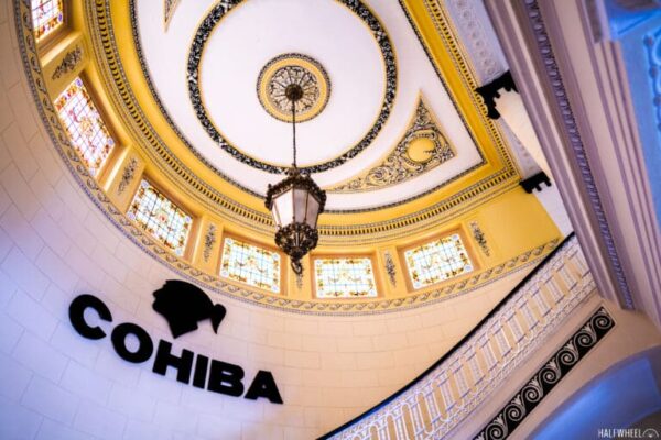 El Laguito Main Staircase 768x512 4Ai891