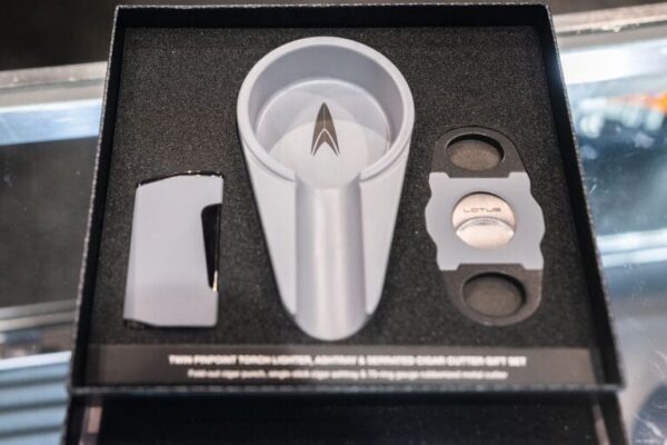 Lotus Chroma Marathon Man Ashtray Gift Set Feature 768x512 cO9BHM