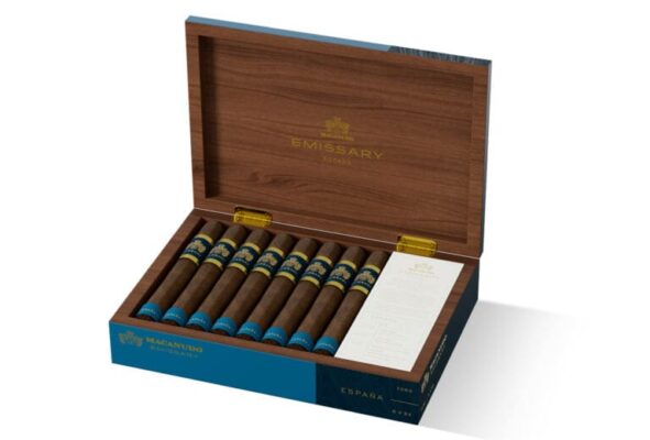 Macanudo Emissary Espana open box feature 768x520 8M8uQC