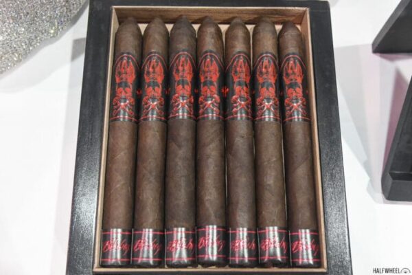 Black Label Trading Co. Bishops Blend 2024 Corona Largo 768x512 oW40Zh