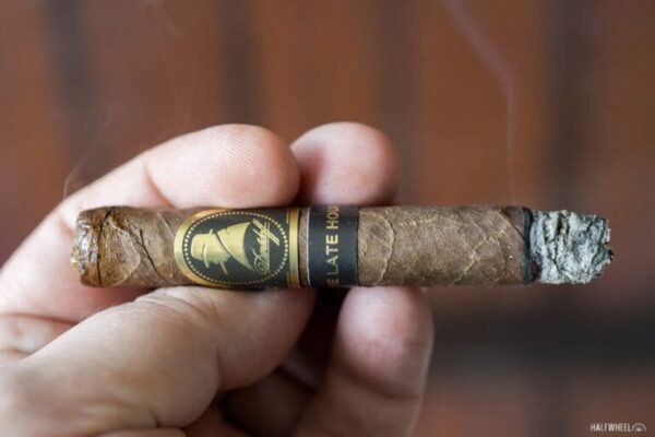 Davidoff Winston Churchill The Late Hour Petit Panetela 2024 2 768x512 XUEtU7