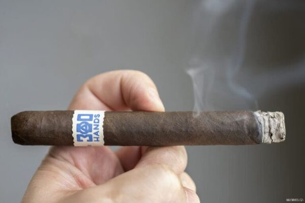 300 Hands Coloniales 2 768x512 YPHkFF