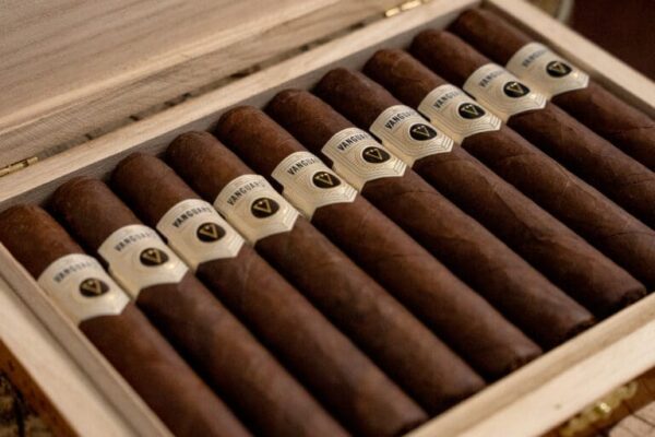 Griff and Dave Cigars Vanguard 768x512 CDtyrb