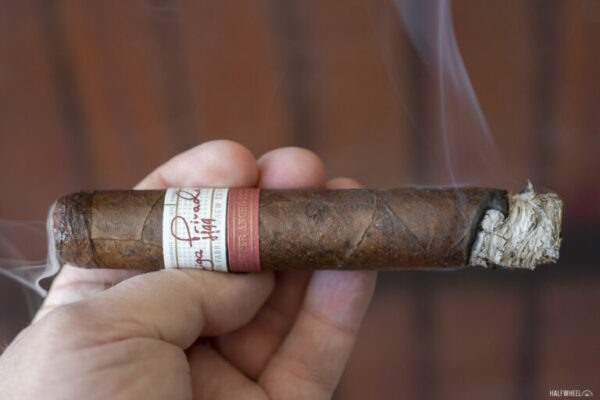 Liga Privada H99 Connecticut Corojo Super Ancho 2 768x512 4Wnalc