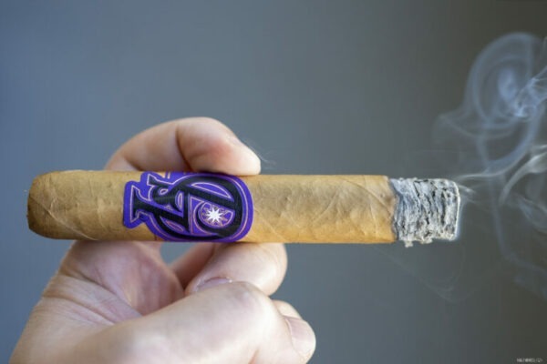 Los Statos Deluxe Connecticut Robusto 2 768x512 ecaQi4