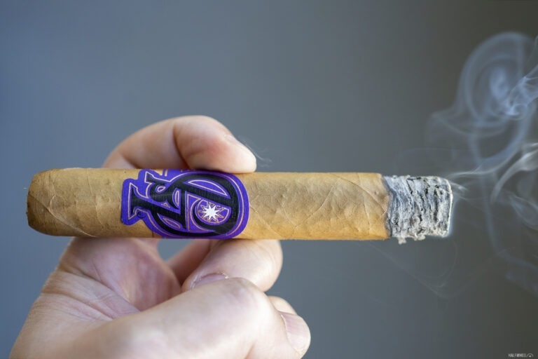 Los Statos Deluxe Connecticut Robusto 2 768x512 ecaQi4