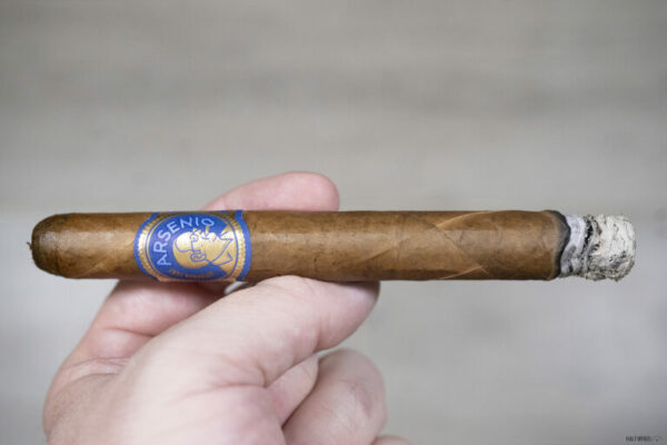 AGANORSA Leaf Arsenio Corona 2 768x512 5aRiTk
