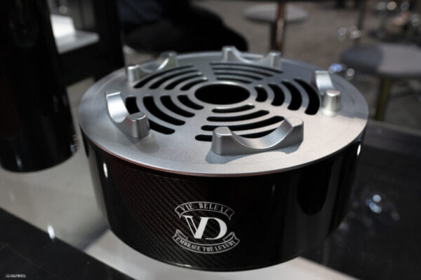 Vie Deluxe Carbon Fiber Ashtray 768x512 xXGIbk