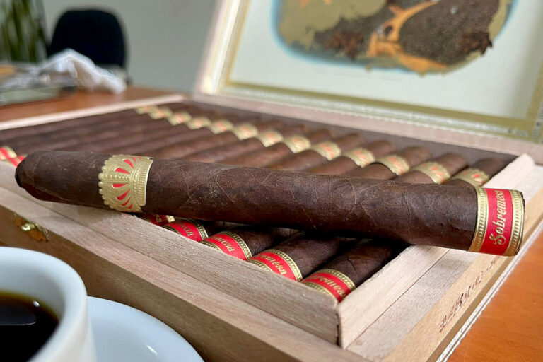 Dunbarton Tobacco Trust Sobremesa Solita Red Feature 768x512 HssB2L