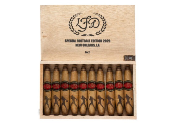 La Flor Dominicana Special Football Edition 2025 No. 2 Box 2 768x543 Veo8M1