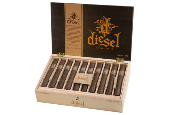 Diesel Vintage Maduro Gigante Box Feature 768x512 KZ1WBn