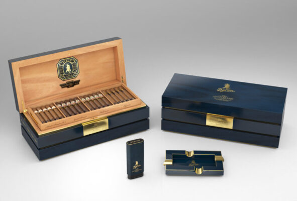Byron 175 Anniversay 2024 humidor 768x520 bzzb20