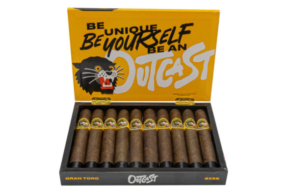 Outcast Cigars open box feature 768x520 CcwoM0