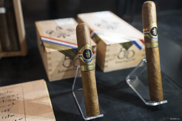 Tatuaje 50th Robusto Especial Toro Especial 768x512 h5wOi9