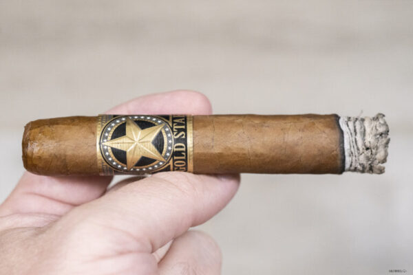 Gold Star Robusto 2 768x512 yd3JYn