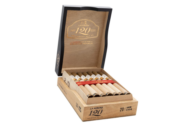 La Aurora 120 Aniversario Lancero 2 768x512 SWYND4