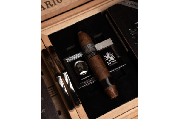 Liga Privada 10 Year Aniversario A Savage Feast Humidor 768x512 S7be4A