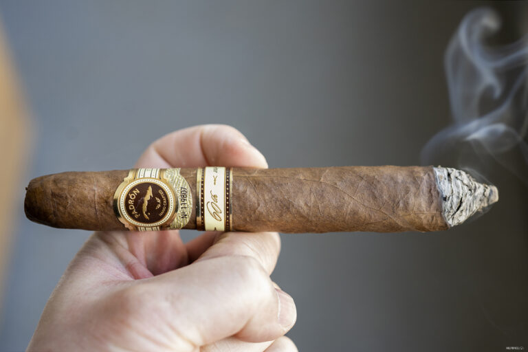 Padron 60th Anniversary Natural 2 768x512