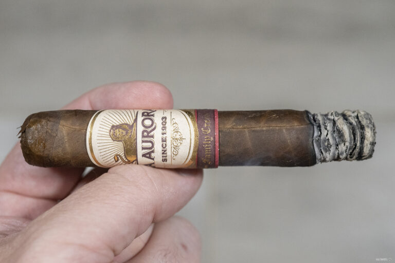 La Aurora Family Creed Series Fuerte Sol Robusto 2 768x512 0oECAS