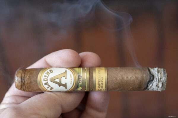 Aladino 85 Aniversario Reserva Robusto 2 768x512 YOySH6