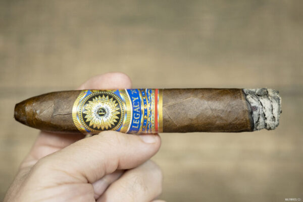Perdomo Legacy Maduro Gran Belicoso 2 768x512 5qSZSg