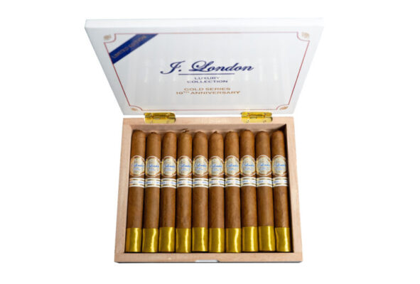 J London Gold Series 10th Anniversary Halfwheel Press Photos Corona Gorda Open Box feature 768x520 wVXLYR