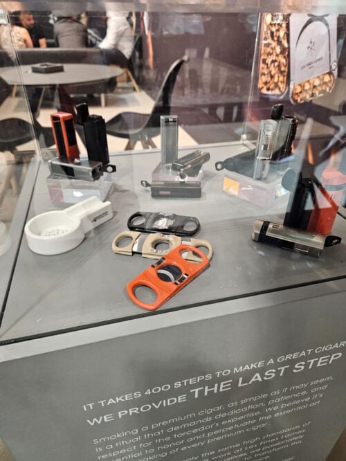 Les Fines Lames Presents The Le Tag Clip PHOTO 2025 09 19 10 30 01 Kopie 1 500x666 KZqTFq