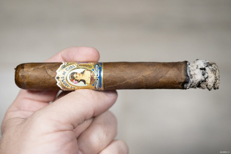 La Aroma De Cuba Habano Reserve Monarch La Aroma de Cuba Habano Reserve Monarch 2 768x512 YBfOCy
