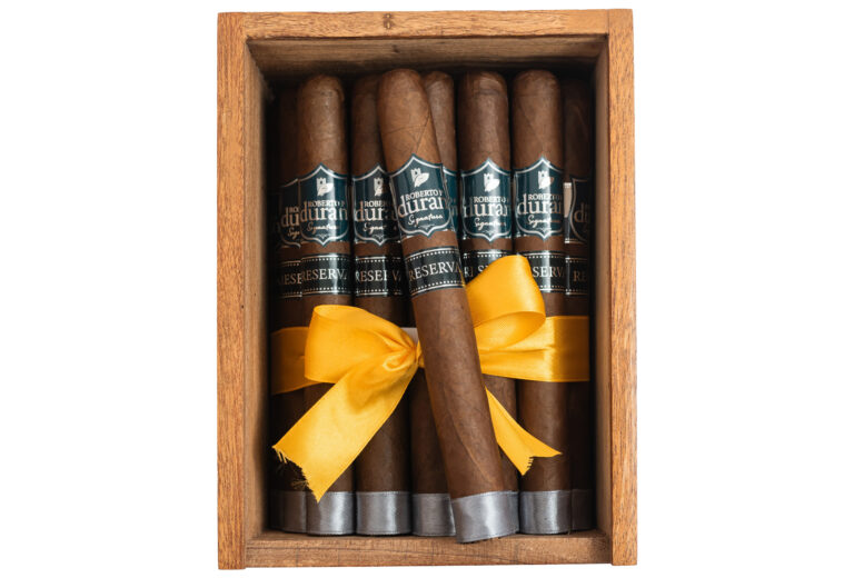 Duran Cigars Releases Roberto Duran Reserva Roberto Duran Reserva open box feature 768x520 mMj5Nw