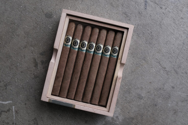 Gellis Family Cigars Absolutos Lonsdale Feature 768x512 PFOwBU