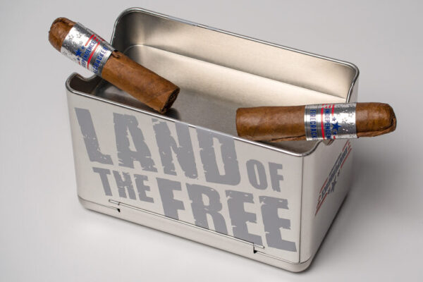United Cigars Independence Firecracker Feature 768x512 CZGYIZ