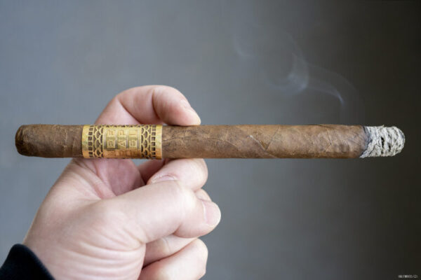 Meerapfel Cigar Ernest Lancero 2 768x512 YQK6G7