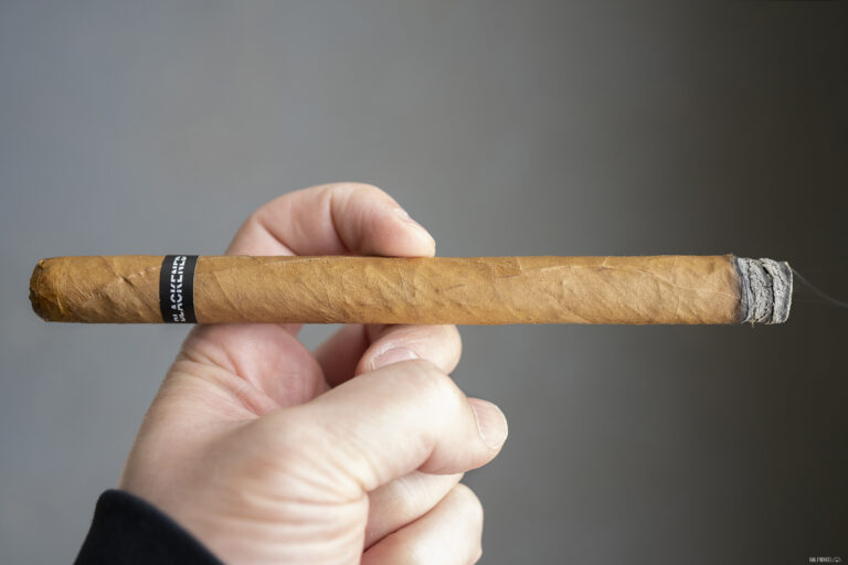 Blackened Cigars by Drew Estate S84 Shade to Black Lancero 2 768x512 H9eDuq