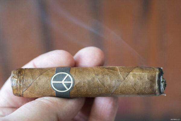 OneOff Black and Tan Robusto Feature 768x512 0uV5Mh