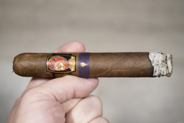 Long Live the Queen Forbidden Fruit Oscuro 2 768x512 Nif9oN