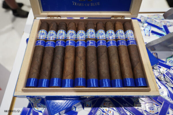 Espinosa 601 Blue 20th Anniversary 768x512 a4MHjy