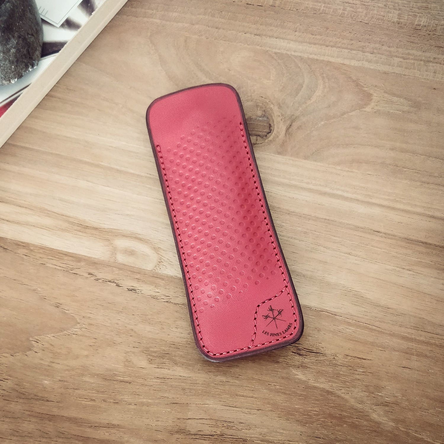 Italian Red Racing Leather Sheath For Les Fines Lames Cutter Italian Red Racing Leather Sheath for Les Fines Lames Cutter