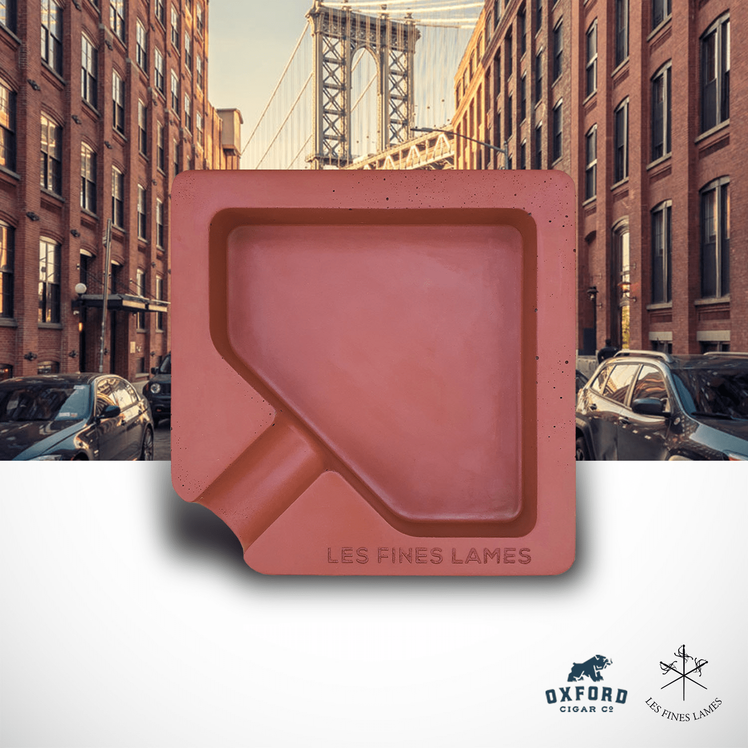 Les Fines Lames Monad Ashtray - Red Les Fines Lames MONAD Ashtray - Red