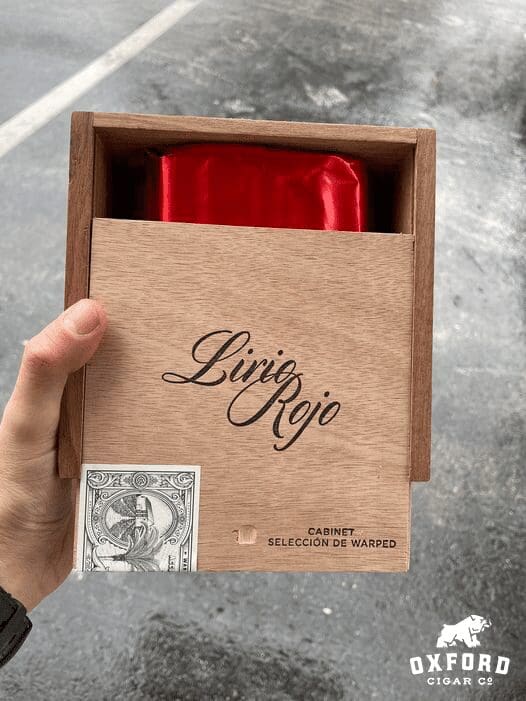 Warped Cabinet Selección Lirio Rojo 2022 Warped Cabinet Selección Lirio Rojo 2022