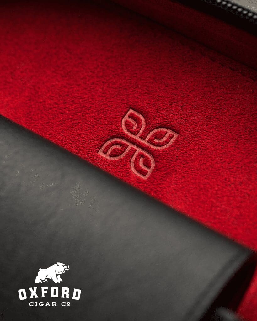 Peter James Crimson Noir Elegance Carry Humidor Peter James Crimson Noir Elegance Carry Humidor - Image 3