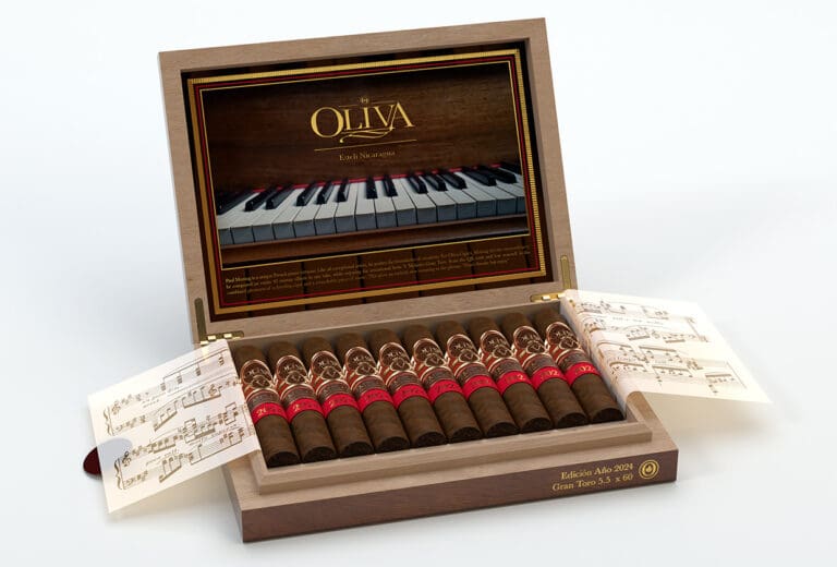 Oliva Serie V Melanio Edición Año 2024 Debuts At Pca 2024, Accompanied By Music From Paul Montag Oliva Serie V Melanio Edicion Ano 2024 open box feature 2 768x520 NPgk5W