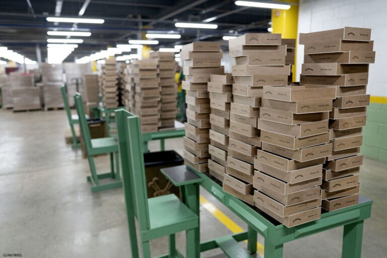 A Visit To Tabacalera A. Fuente: Box Factory Arturo Fuente Gran Fabrica de Cajas Cajas 768x512 knXUUu