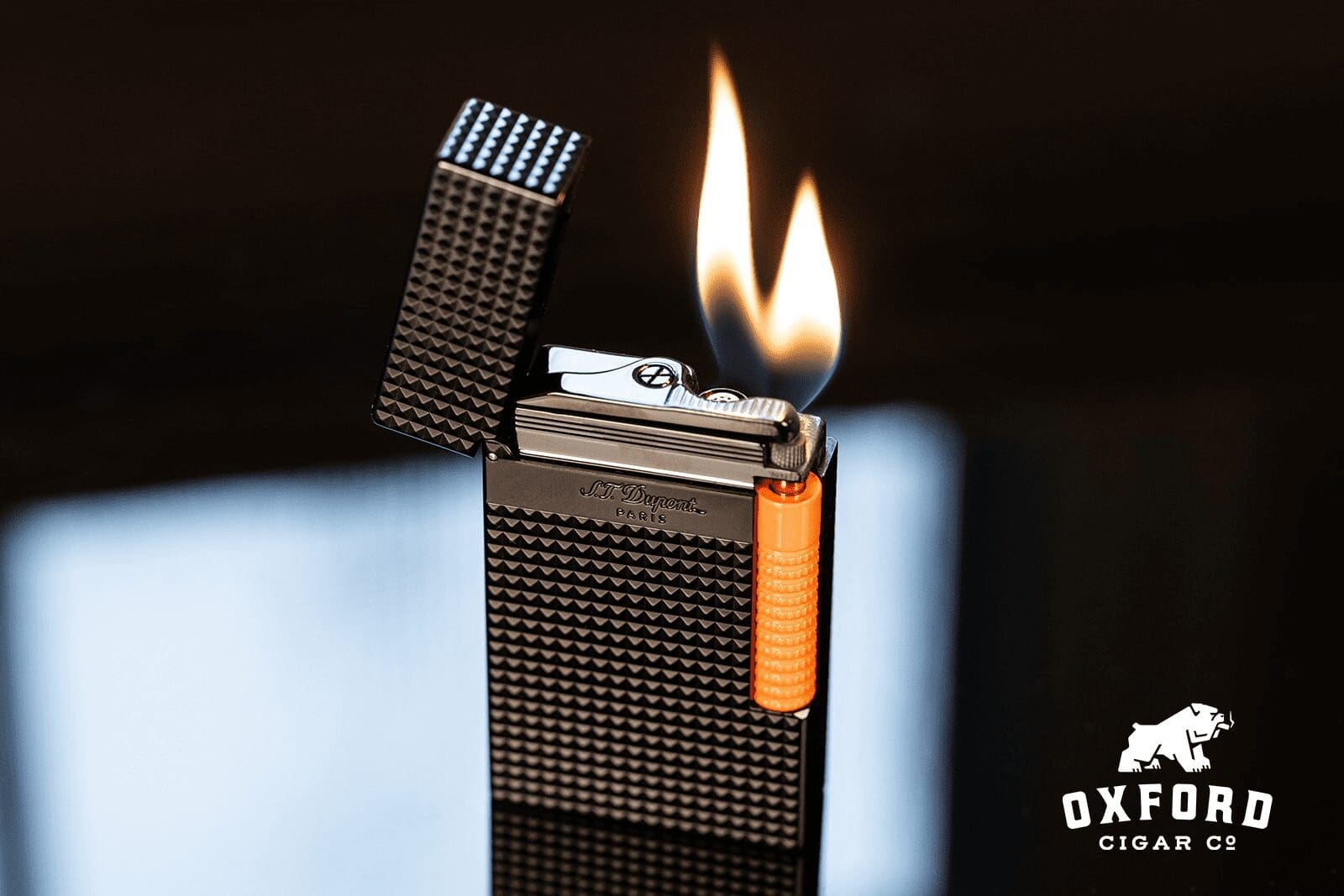 S.t. Dupont Fluo Orange Le Grand Lighter Auction S.T. Dupont Fluo Orange Le Grand Lighter Auction
