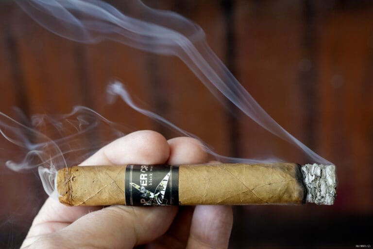 Black Works Studio Paper Crane Corona Gorda Box Press Black Works Studio Paper Crane 2 768x512 WsZfkq