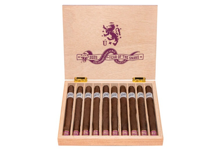 Drew Estate Releases Liga Privada Único Serie Year Of The Snake As Coh Cigars Exclusive Liga Privada Unico Serie Year of the Snake open box feature 768x520 A72Iqm
