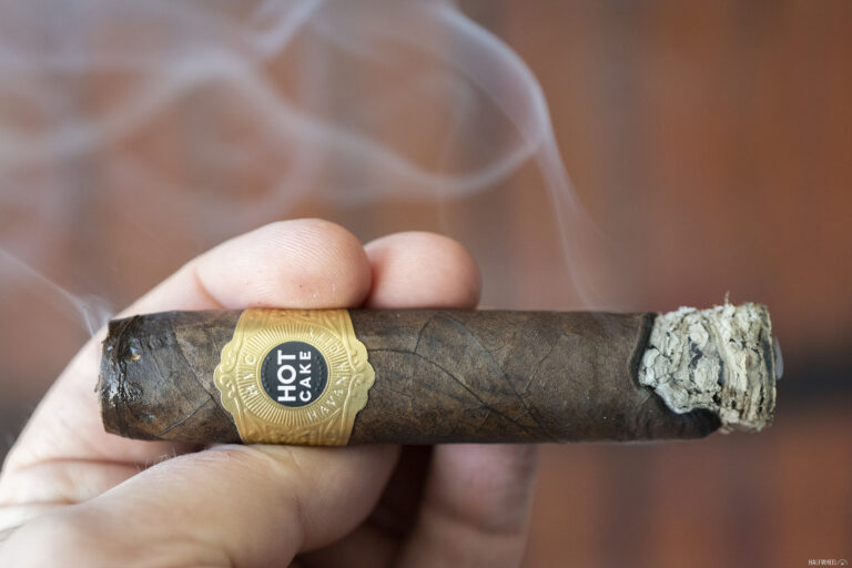 Hvc Hot Cake Fresh Out Of The Oven Broadleaf Gran Torpedo HVC Hot Cake Fresh Out of the Oven Broadleaf Gran Torpedo 2 768x512