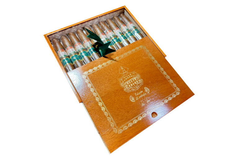 Villa Casdagli Edición Limitada Ships To Stores Villa Casdagli Edicion Limitada Box Feature 768x512 SSA8J3