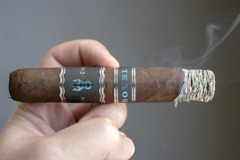 Cayman Cigar Co. The Doubloon Robusto Cayman The Doubloon Robusto 2 768x512 SsOQX7